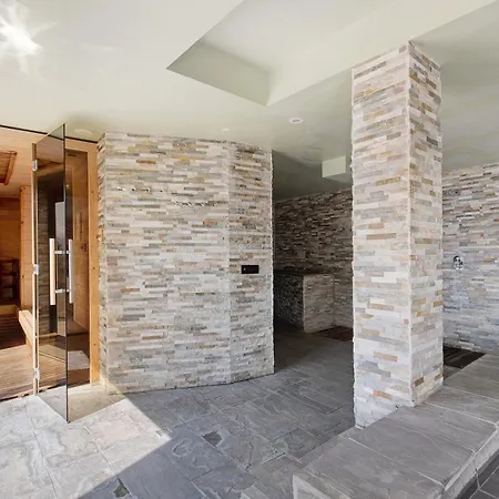 Relax And Happiness Private Jacuzzi Perledo