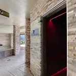 Relax And Happiness Private Jacuzzi Дом отдыха